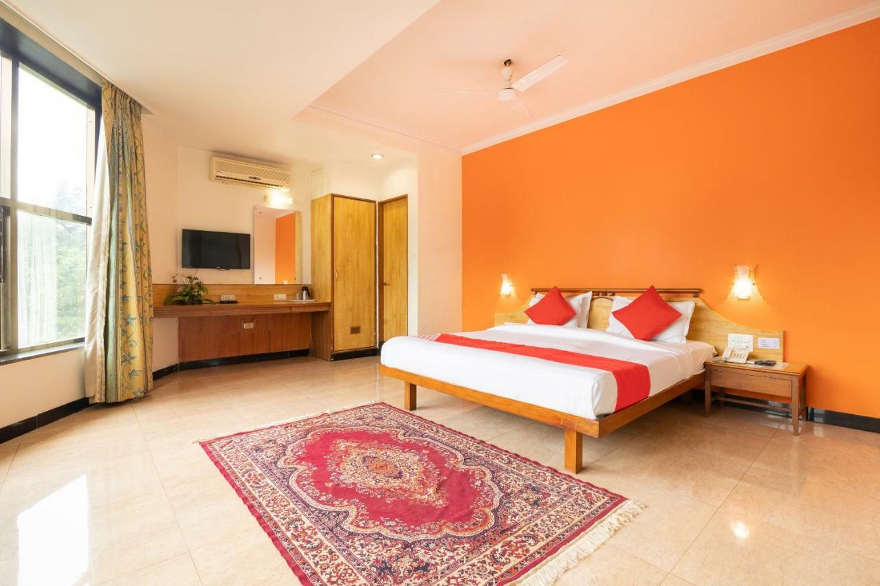 Oyo 44695 Hotel Mango Sawantwadi Екстериор снимка