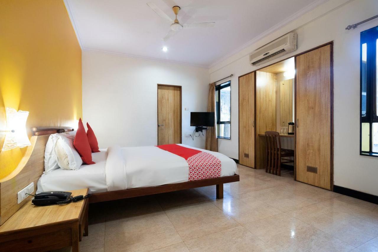 Oyo 44695 Hotel Mango Sawantwadi Екстериор снимка