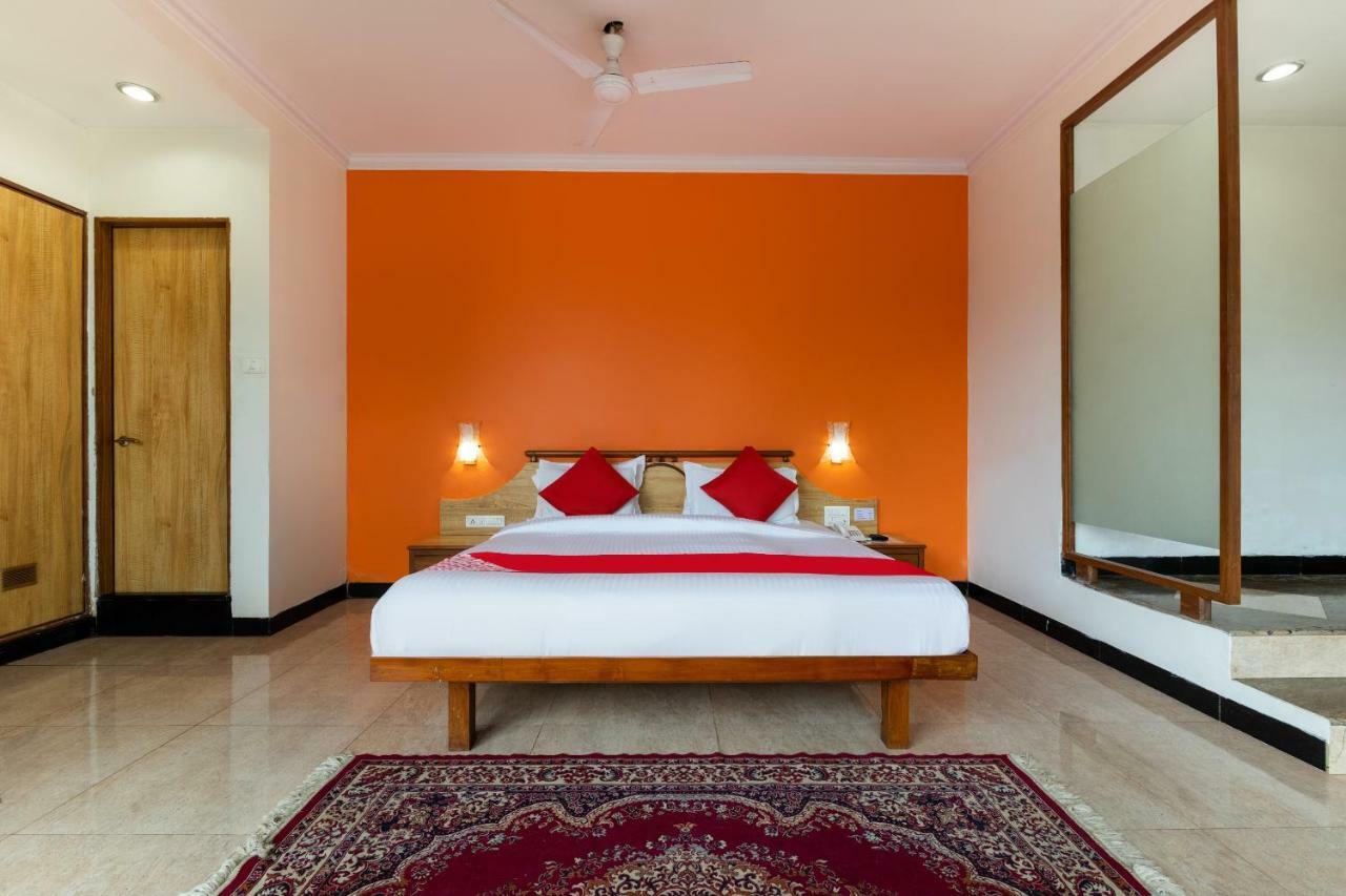 Oyo 44695 Hotel Mango Sawantwadi Екстериор снимка