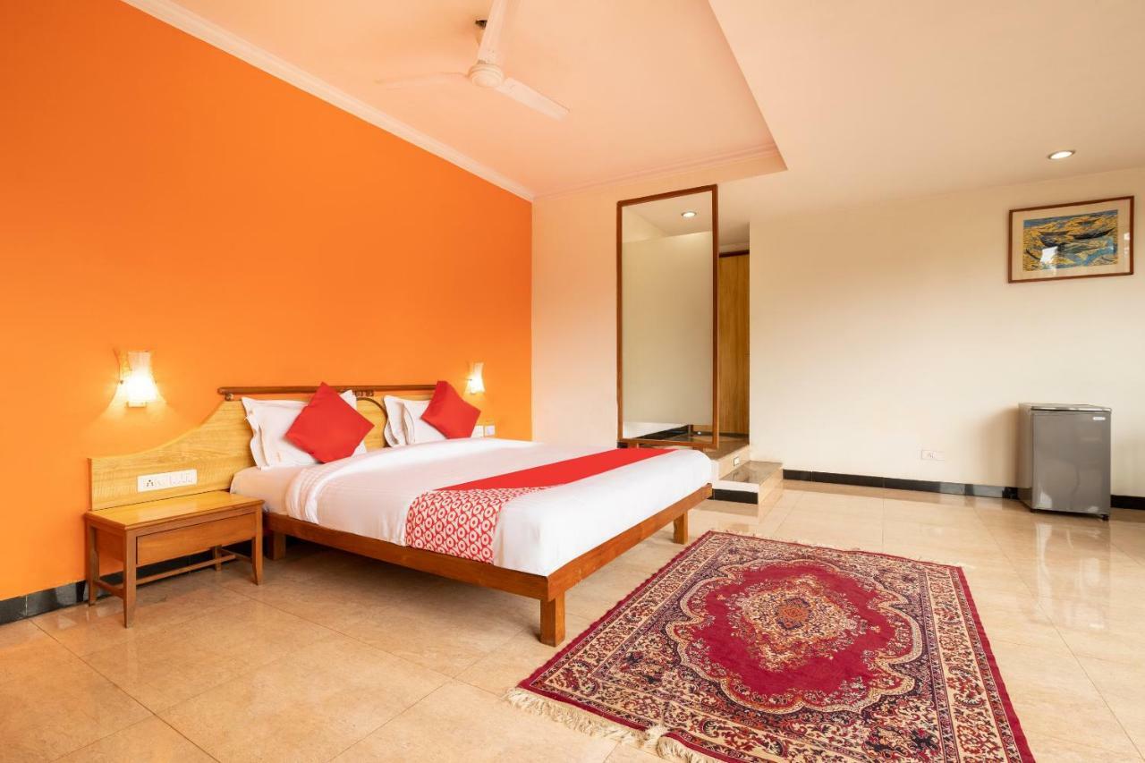 Oyo 44695 Hotel Mango Sawantwadi Екстериор снимка